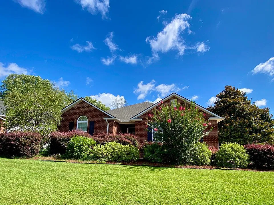 106 Hayden Way