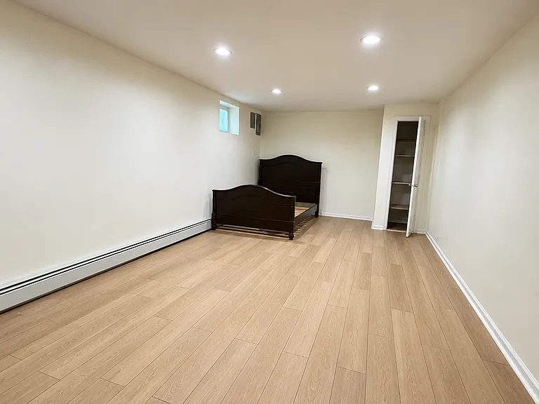 92 Alexander Ave #BASEMENT — Photo 1
