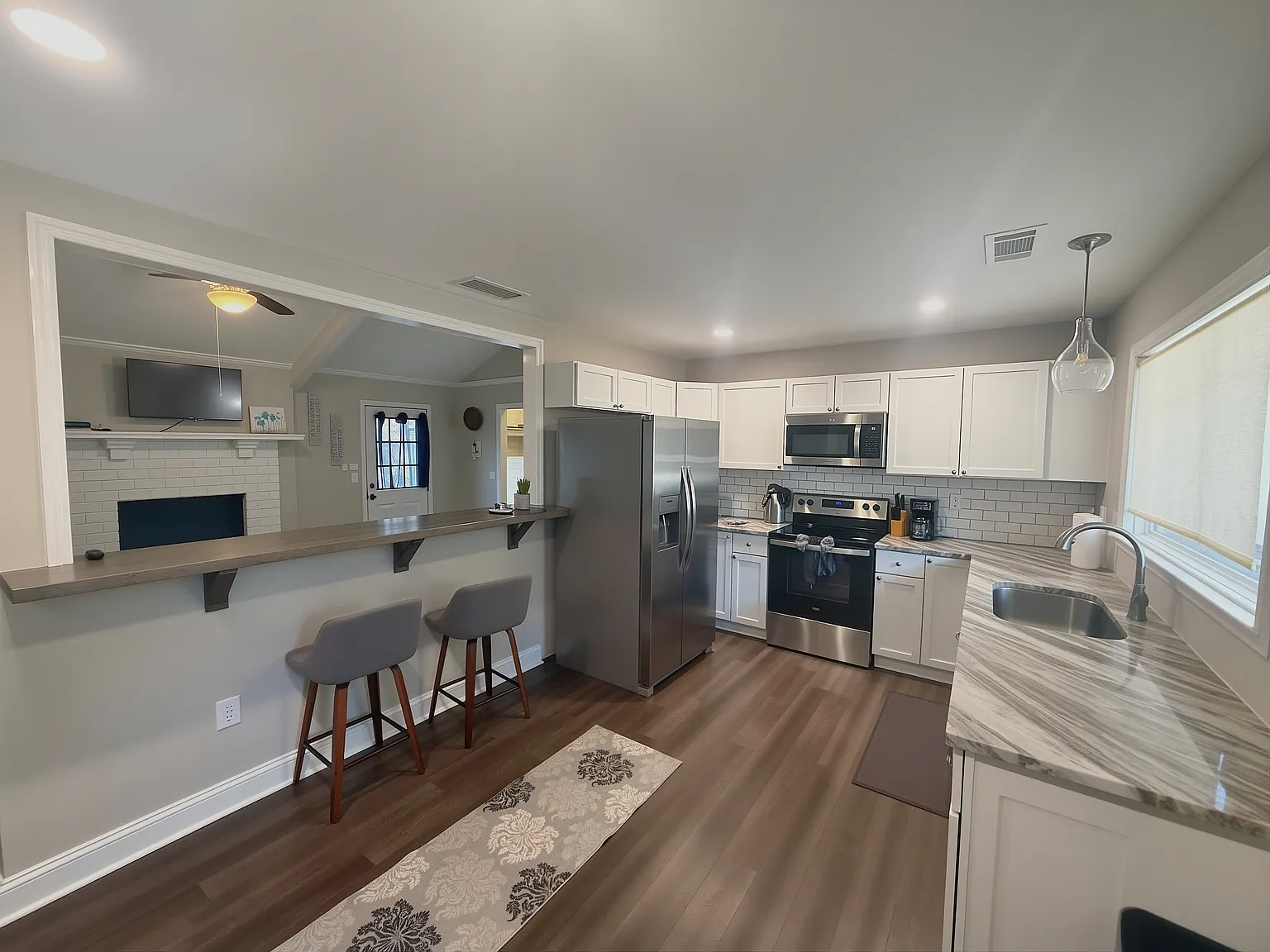 4 bed, 1.5 bath, 1032 sqft, $3,400 — Photo 3