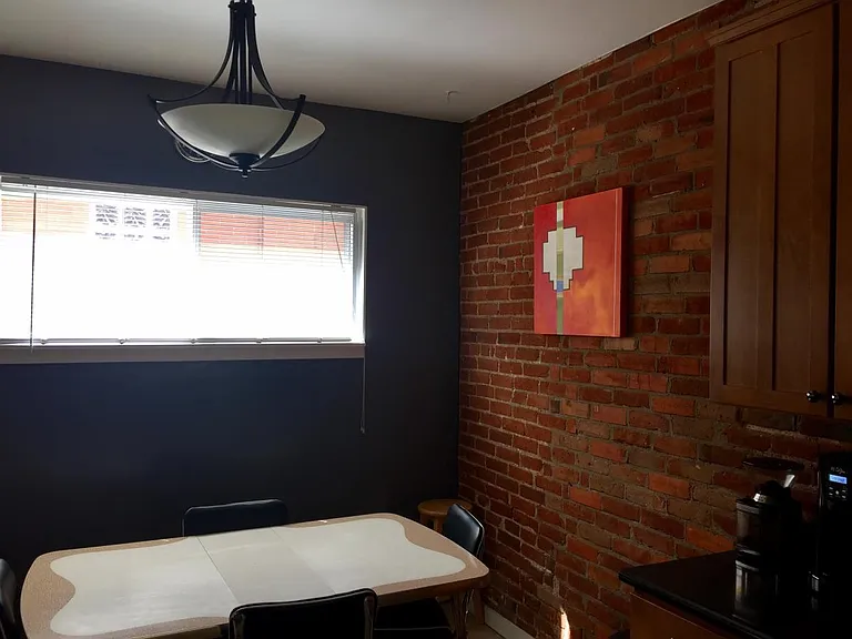 Eat in kitchen/dining area