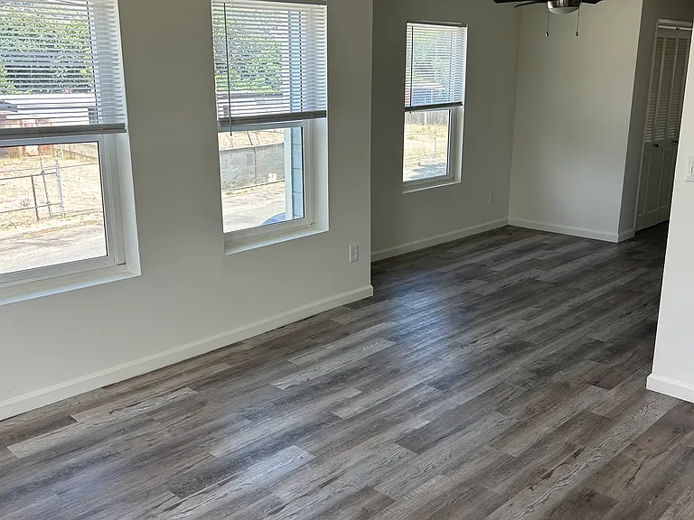 628 Riverside St #B — Photo 4