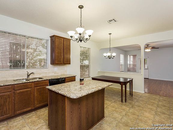 3rd image of 8119 Ashwood Pointe