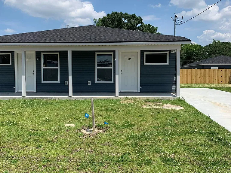 532 Live Oak Blvd — Photo 1