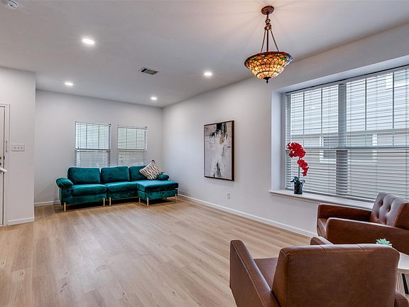 2nd image of 814 Bogart Rd