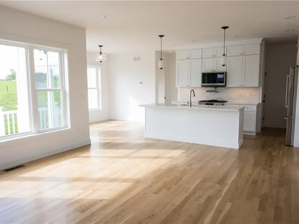 10 Revolution Way, Middletown, RI 02842