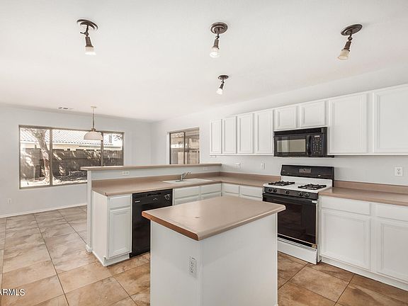 5th image of 1740 E TREMAINE Avenue