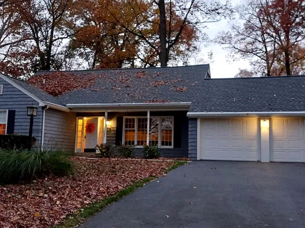 3 Lehoy Forest Dr, Leola, PA 17540
