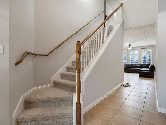 5th image of 302 Flagstone Ct