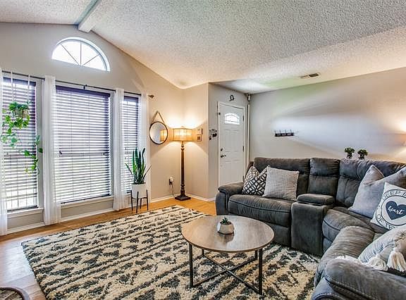 5th image of 8140 Iris Cir