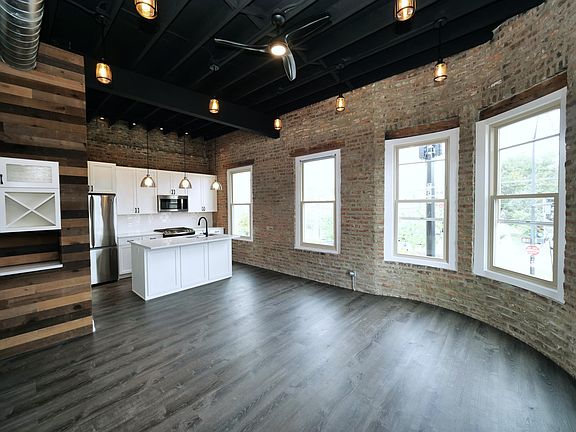 2nd image of 3601 W Belmont Ave #2F
