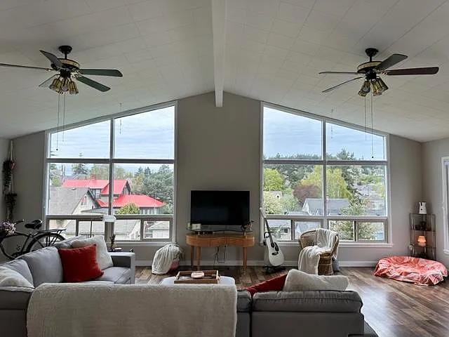 1030 Lawrence St #4 — Photo 4