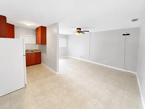 716 SW 16th Ave #2 Photo 1