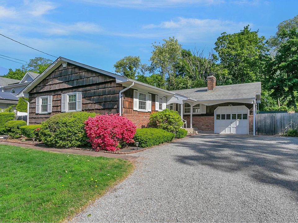 1st image of 17 Camelot Ln