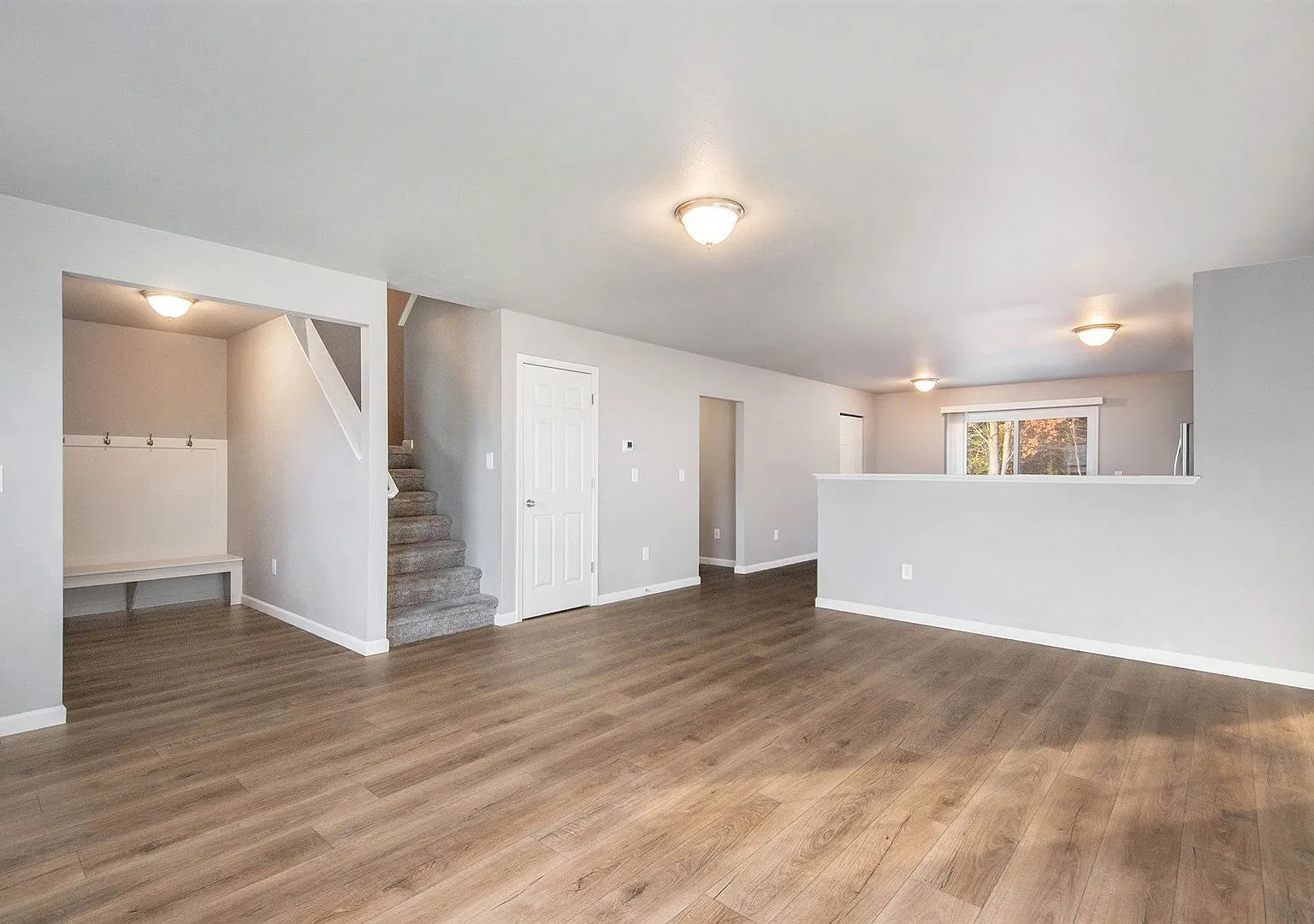 119 Iris Ct — Photo 3
