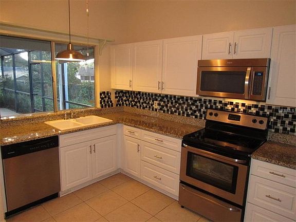 4th image of 508 Shumard Oaks Dr