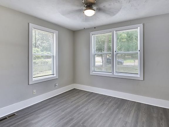 4th image of 1888 Vesta Ave