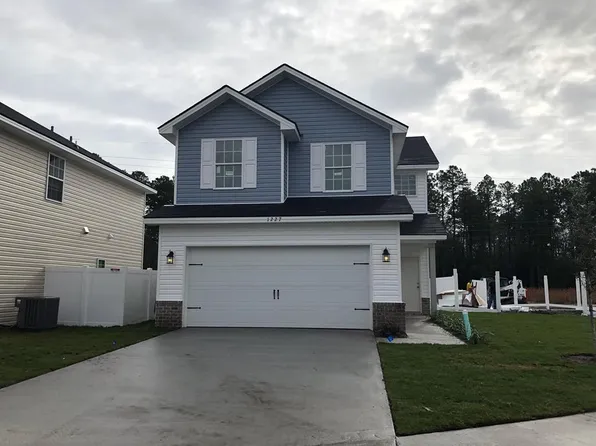1227 Cypress Fall Cir, Hinesville, GA 31313