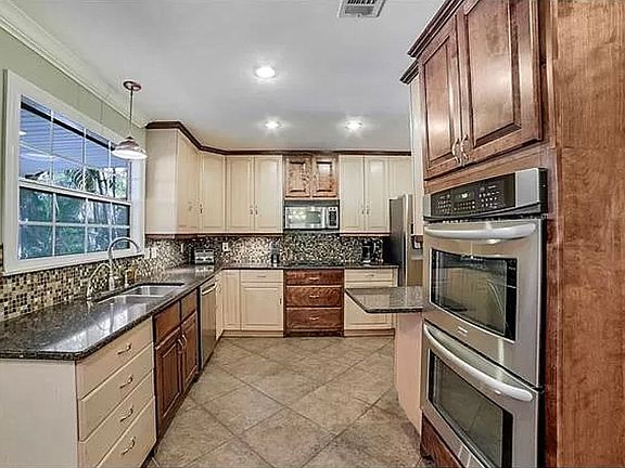 3rd image of 6011 Painted Leaf Ln