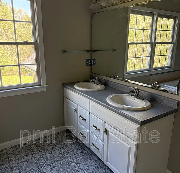 164 South St — Photo 12