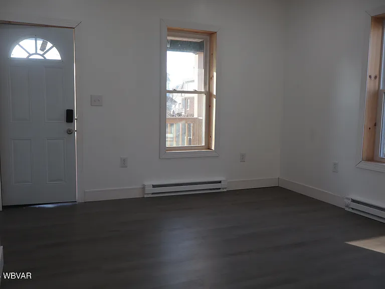 648 Braine St — Photo 3