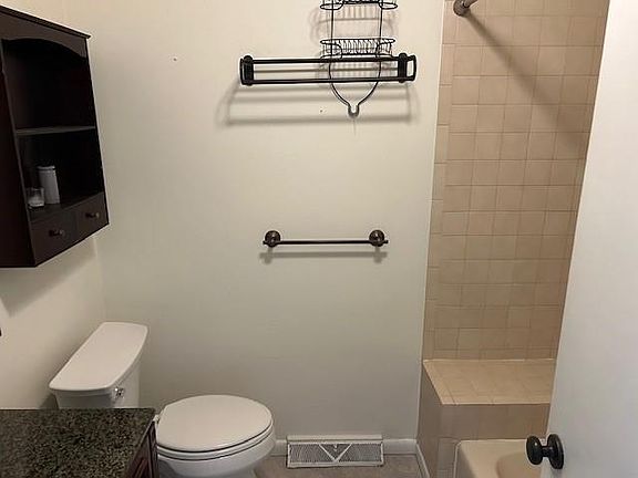 5th image of 775 Williamsburg Cir