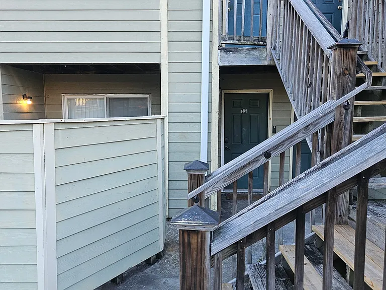 415 Cambridge Cir #E-2 — Photo 3