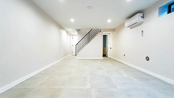 Rented by Jankos Group LLC | media 17