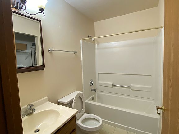 Second bathroom.