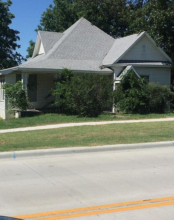 1st image of 628 E Washington Ave