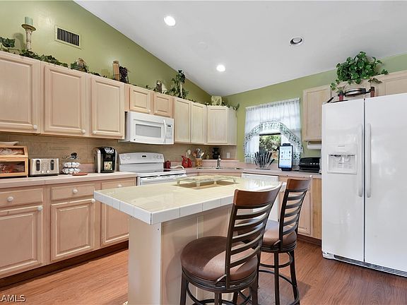3rd image of 3301 Leeland Heights Blvd