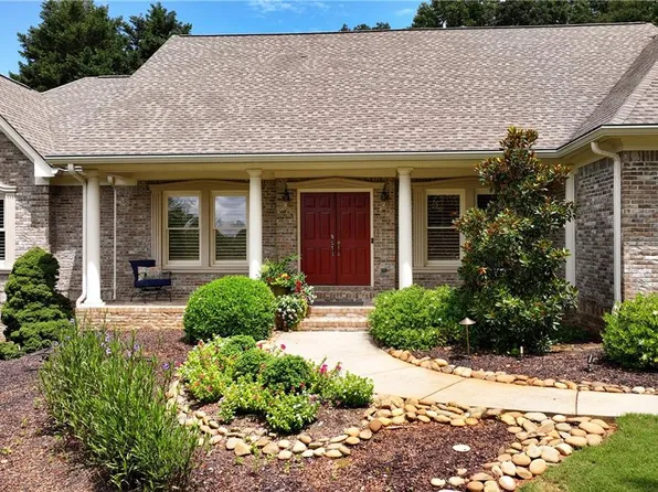 1005 Chateau Forest Rd, Hoschton, GA 30548