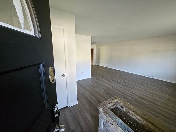 3rd image of 3920 Loma Vista Dr
