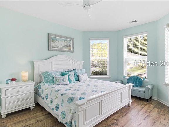 3rd image of 552 Landshark Blvd