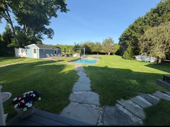 411 N Sea Mecox Rd, Southampton, NY 11968