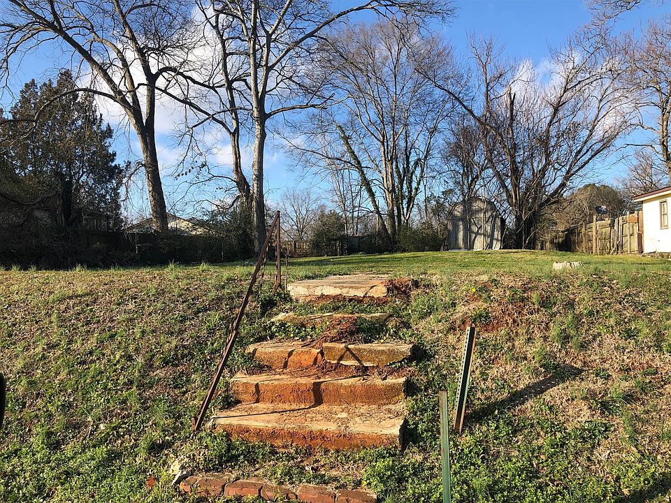 2nd image of 701 Old Cowan Rd