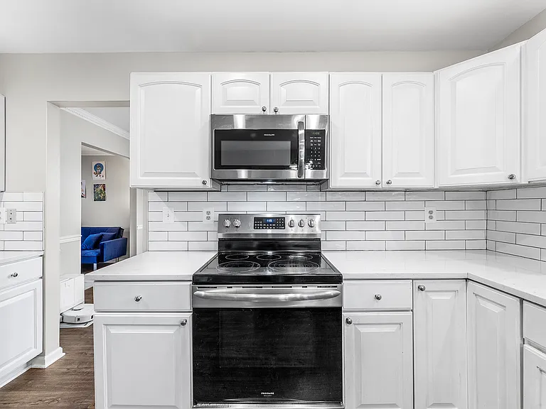 6262 White Cove Dr — Photo 4