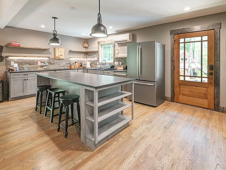 77 Fox Den Rd #1 — Photo 4