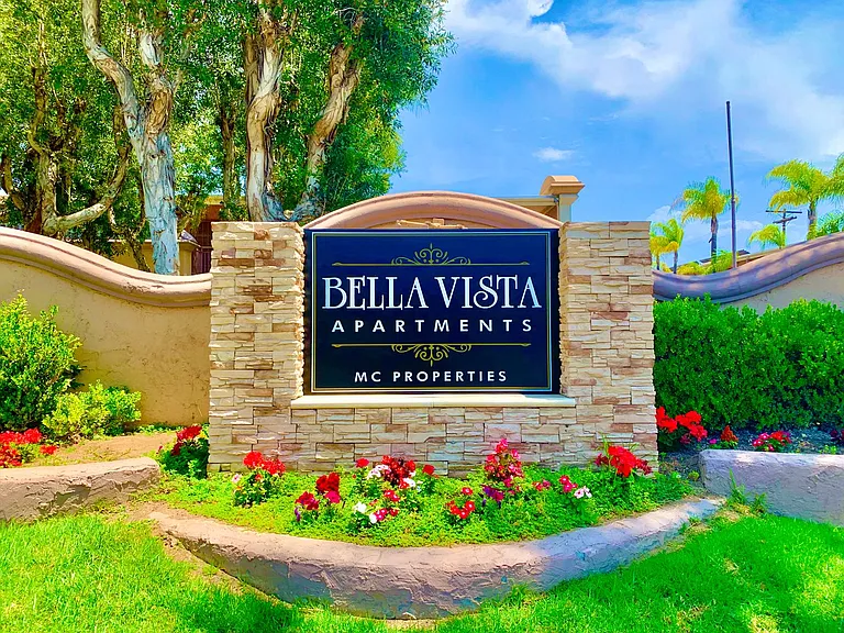 Bella Vista Apartments — Photo 36
