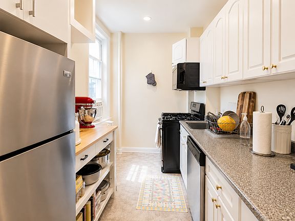 5th image of 200 W 93rd St APT 4D