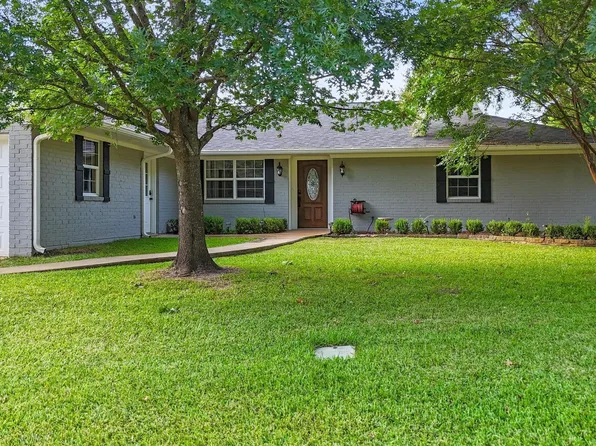 202 Robinwood Dr, Whitehouse, TX 75791