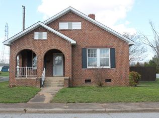 100 Lyman Ave, Greenwood, SC 29646