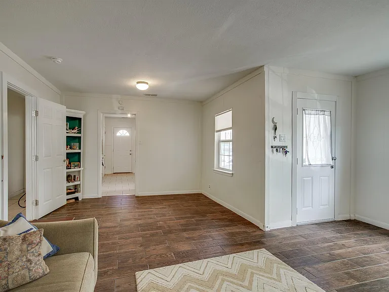 4615 Ribbecke Ave — Photo 6