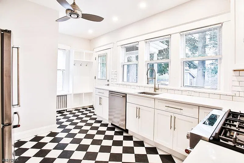 3 bed, 1.5 bath, $3,350 — Photo 2