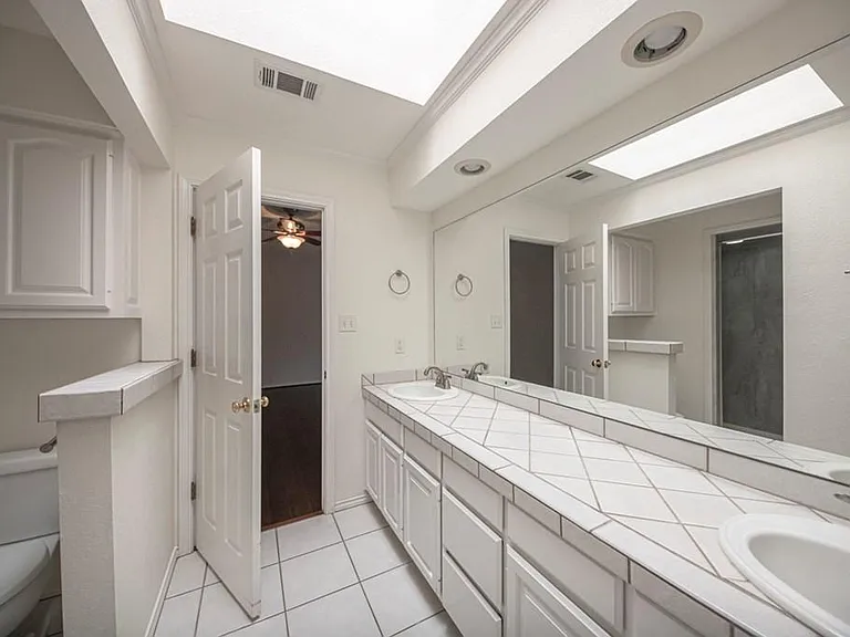 4800 W Wadley Ave — Photo 22