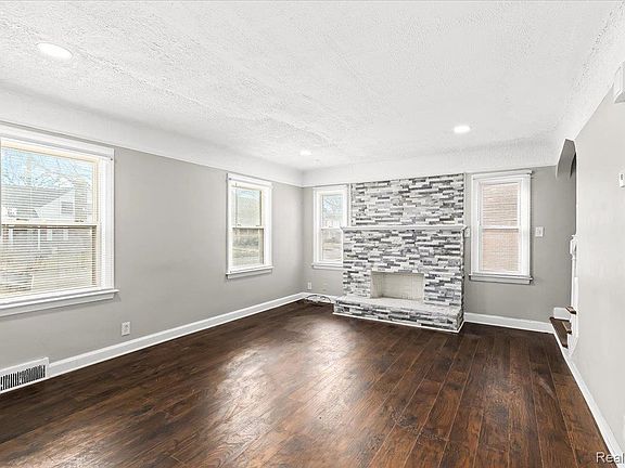 4th image of 18957 Marlowe St