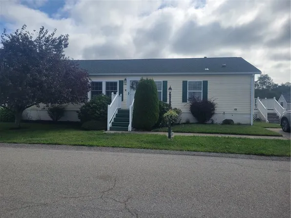136 Lark Ln, Tiverton, RI 02878