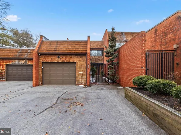 410 Old Crossing Dr, Baltimore, MD 21208