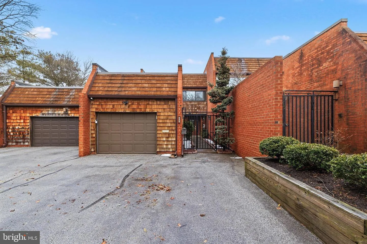410 Old Crossing Dr photo 1