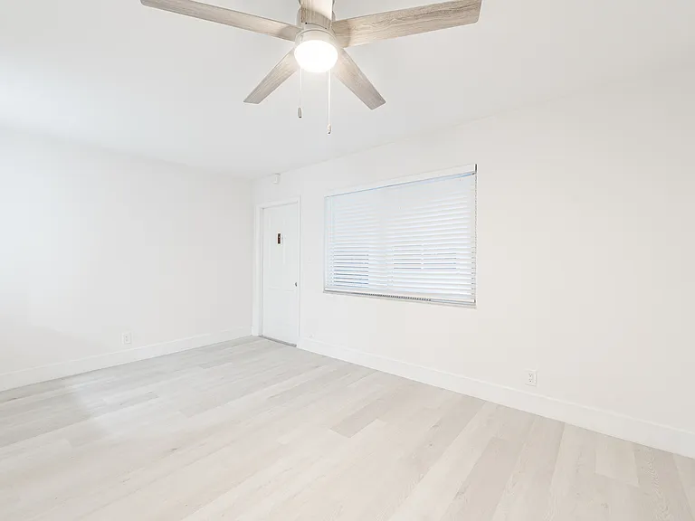 Oakland Park Villas — Photo 12