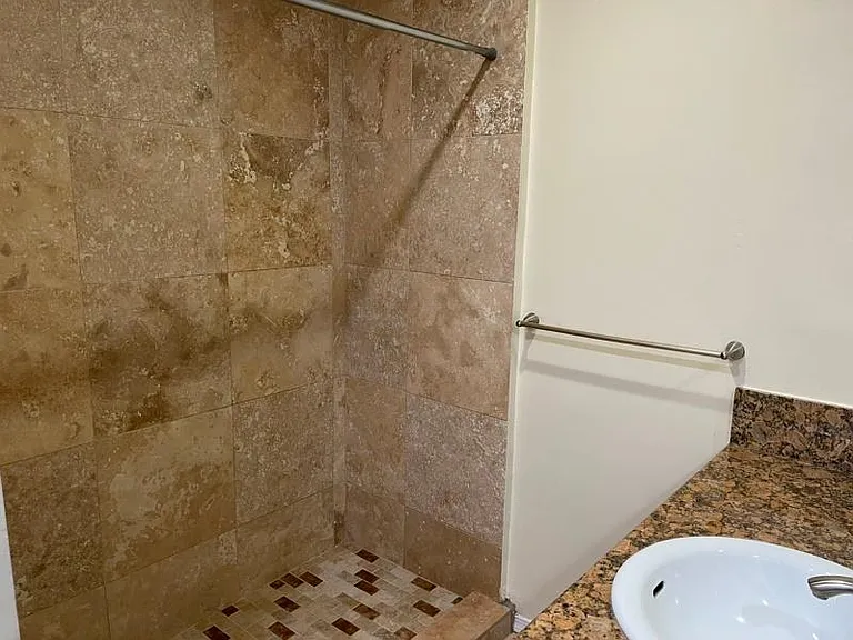 2104 Huntington Ln #C — Photo 15